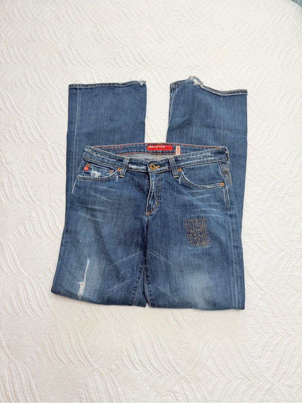 Big Star Women's Stonewashed Distressed Blue Denim Jeans. Size 29 (8)
